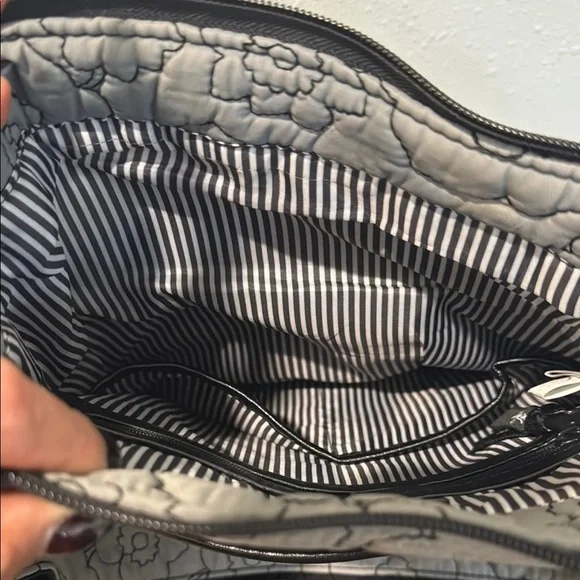 Gray Crossbody Bag with Quilted Floral Pattern - Picture 8 of 8